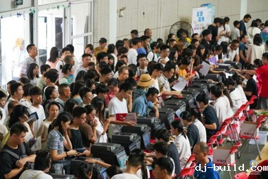 满“新”欢喜 | 现场直击岭南现代技师学院新生报到盛况